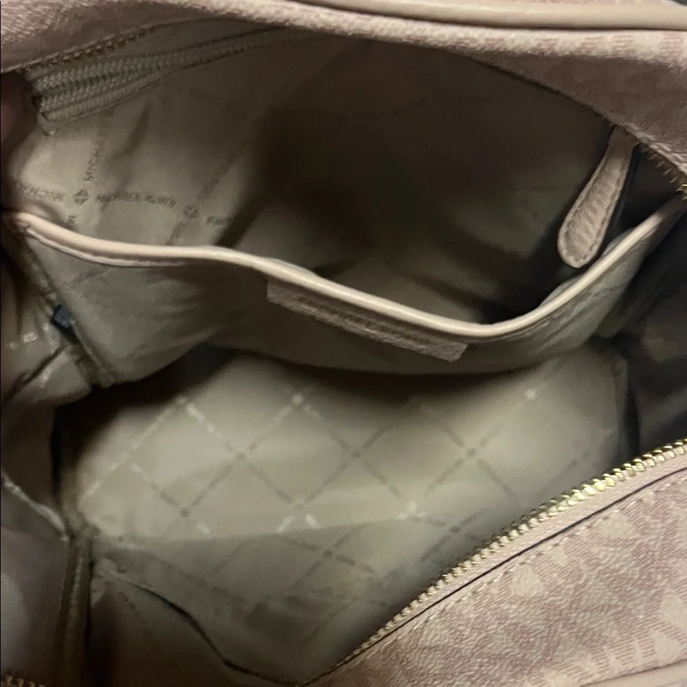 Michael Kors Beige Monogram Backpack and Wallet - Picture 7 of 7